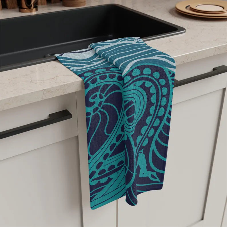 Hunt for Tako Microfiber Towel – Ocean-Inspired Hawaiian Spearfishing Art