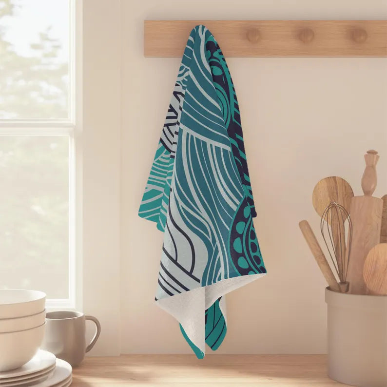 Hunt for Tako Microfiber Towel – Ocean-Inspired Hawaiian Spearfishing Art